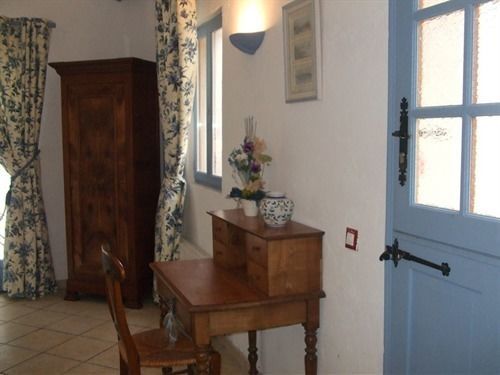 เล โรส เดอ มงเทอร์ล็อง Bed & Breakfast Montherlant ภายนอก รูปภาพ