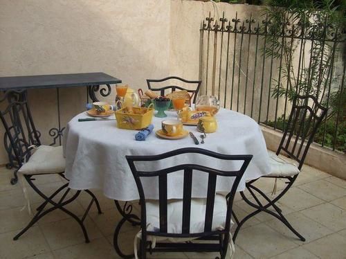 เล โรส เดอ มงเทอร์ล็อง Bed & Breakfast Montherlant ภายนอก รูปภาพ