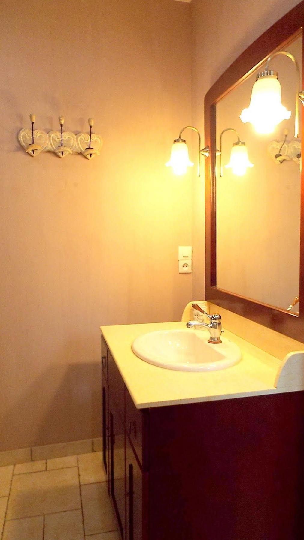 เล โรส เดอ มงเทอร์ล็อง Bed & Breakfast Montherlant ภายนอก รูปภาพ