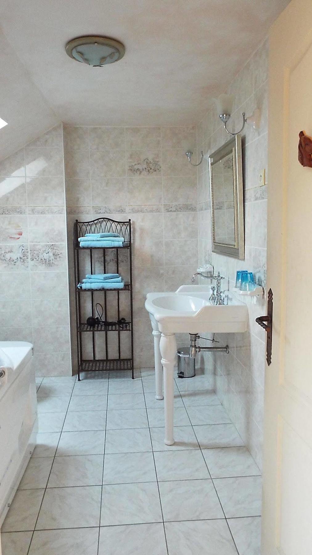 เล โรส เดอ มงเทอร์ล็อง Bed & Breakfast Montherlant ภายนอก รูปภาพ